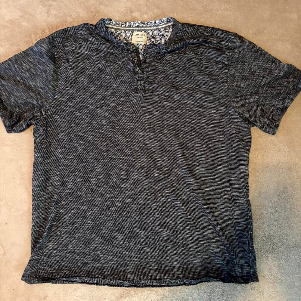 Method Gray Henley Short Sleeve Shirt Floral Trim Men’s XXL